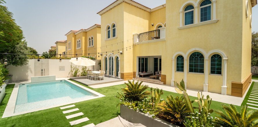 Villa in Jumeirah Islands, Dubai 3 bedrooms, 512 sq.m. № 120291