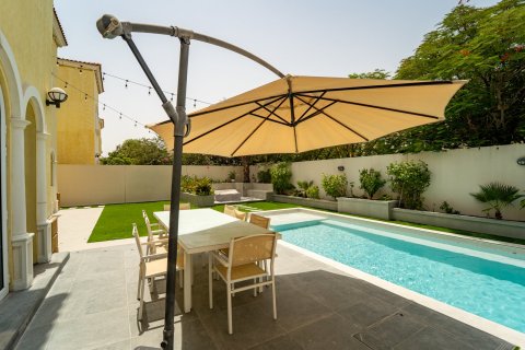 Villa in Jumeirah Islands, Dubai 3 bedrooms, 512 sq.m. № 120291 - photo 19
