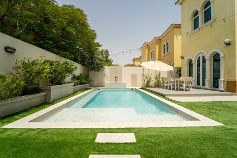 Villa in Jumeirah Islands, Dubai 3 bedrooms, 512 sq.m. № 120291 - photo 20