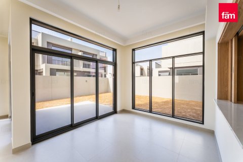 Villa en Dubai, 4 dormitorios, 338.6 m², № 53151 - foto 1