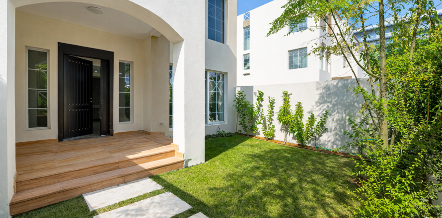 Таунхаус в Дубае, 5 спален, 190.3м², № 85959