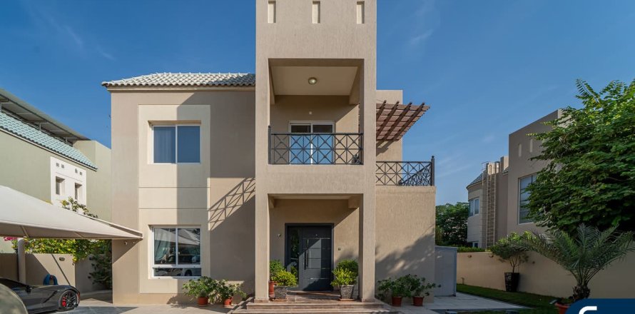 Villa in Living Legends, Dubai 4 bedrooms, 267 sq.m. № 76234