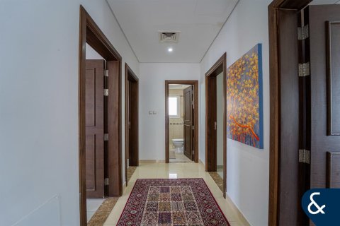 Villa in Living Legends, Dubai 4 bedrooms, 267 sq.m. № 76234 - photo 9