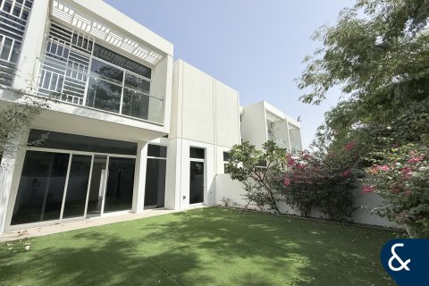 Townhouse in Arabella Townhouses, Mudon, Dubai 3 bedrooms, 211 sq.m. № 76236 - photo 1