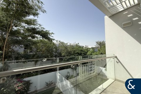 Townhouse in Arabella Townhouses, Mudon, Dubai 3 bedrooms, 211 sq.m. № 76236 - photo 11