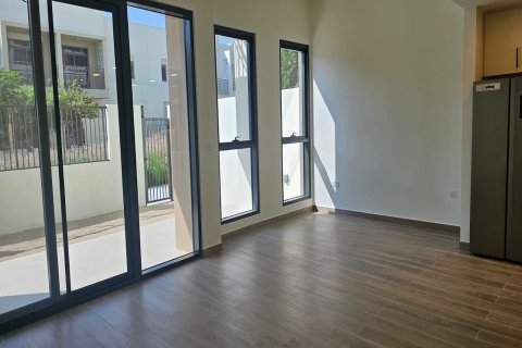 Купить квартиру в Town Square, Дубай: 3 спальни, 217м², № 97371 - фото 11