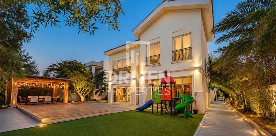 Вилла в District One, Мохаммед Бин Рашид Сити, Дубай, 4 спальни, 873.29м², № 126559