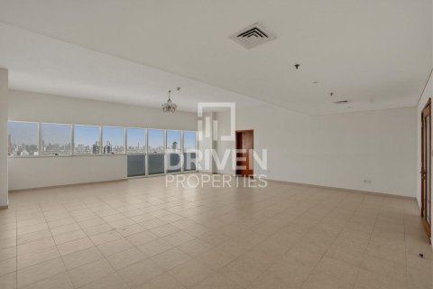 Apartment in Dubai Internet City, Dubai 4 bedrooms, 348.11 sq.m. № 126556