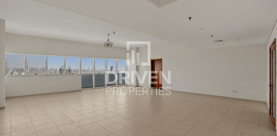 Apartment in Dubai Internet City, Dubai 4 bedrooms, 348.11 sq.m. № 126556