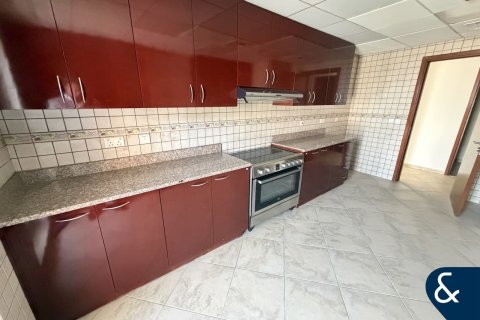 Снять в аренду квартиру в Motor City, Дубай: 3 спальни, 224м², № 98808 - фото 3