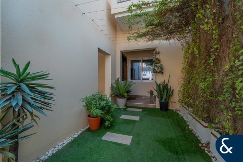 Townhouse in Victory Heights, Dubai Sports City, Dubai 4 bedrooms, 247 sq.m. № 88613 - photo 10
