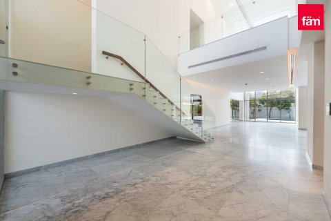 Villa à Dubai, 5 chambres, 771.6 m², № 43089 - photo 3