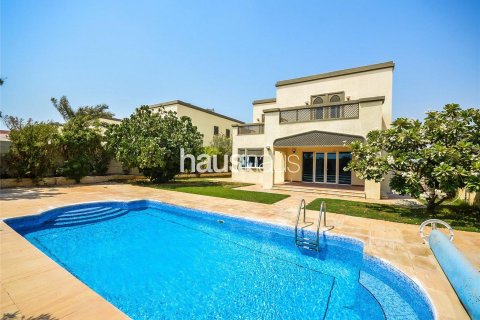 Villa in Jumeirah Park, Dubai 4 bedrooms, 403 sq.m. № 44524 - photo 1