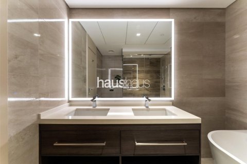 Apartment in Jumeirah Lake Towers, Dubai 2 bedrooms, 135 sq.m. № 44591 - photo 20