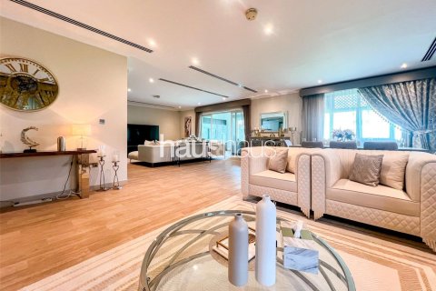 Villa in Jumeirah Park, Dubai 4 bedrooms, 902 sq.m. № 44523 - photo 2