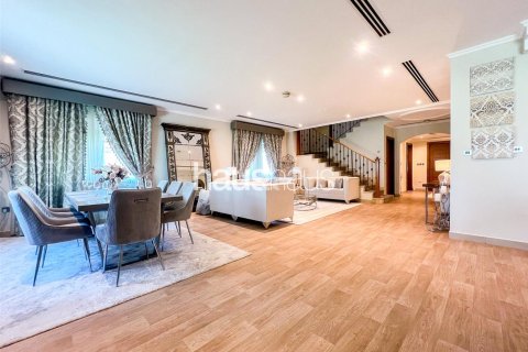 Villa in Jumeirah Park, Dubai 4 bedrooms, 902 sq.m. № 44523 - photo 24