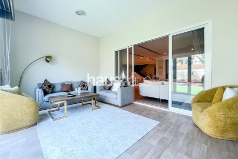 Villa in Jumeirah Park, Dubai 4 bedrooms, 902 sq.m. № 44523 - photo 12