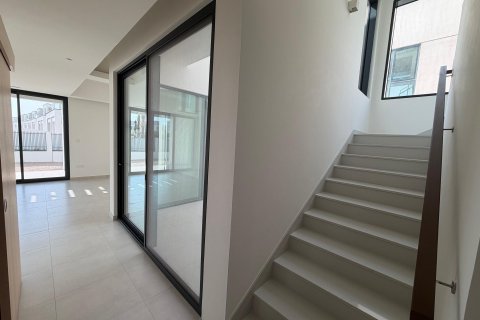 Villa in Dubai 4 bedrooms, 422 sq.m. № 100383 - photo 6