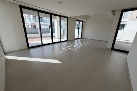 Villa in Dubai 4 bedrooms, 422 sq.m. № 100383 - photo 21