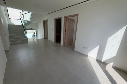Villa in Dubai 4 bedrooms, 422 sq.m. № 100383 - photo 9