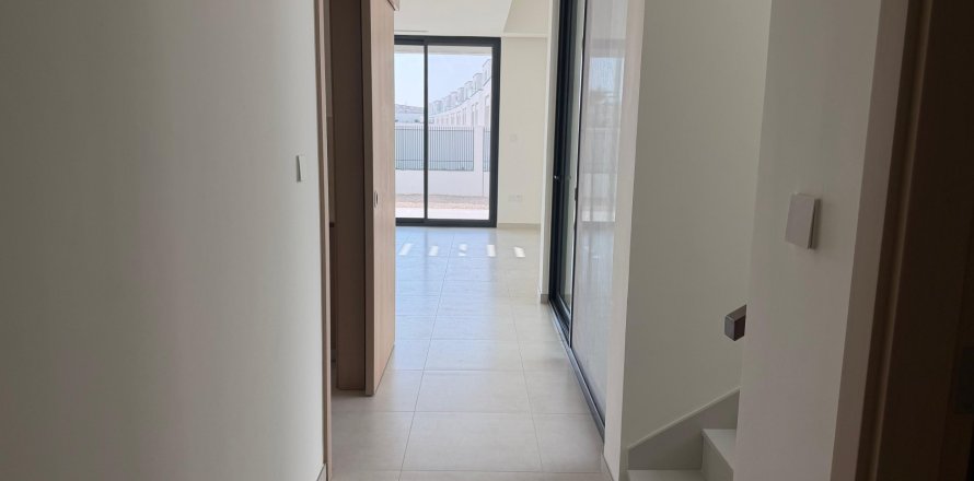 Villa in Dubai 4 bedrooms, 422 sq.m. № 100383