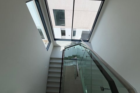 Villa in Dubai 4 bedrooms, 422 sq.m. № 100383 - photo 23