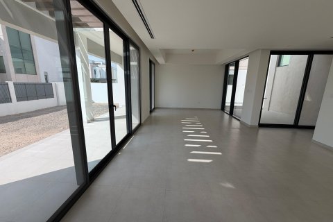 Villa in Dubai 4 bedrooms, 422 sq.m. № 100383 - photo 3