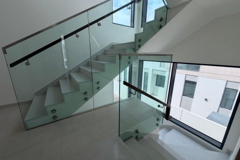 Villa in Dubai 4 bedrooms, 422 sq.m. № 100383 - photo 11