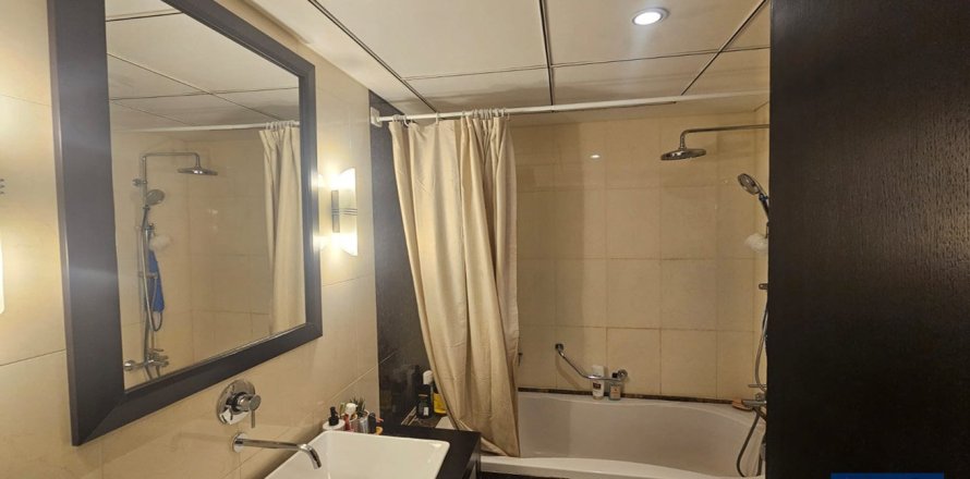 Apartment in Jumeirah Lake Towers, Dubai 1 bedroom, 92 sq.m. № 103867