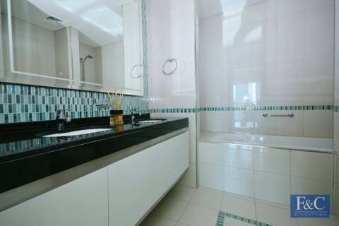 Apartment in Damac Heights, Dubai Marina, Dubai 2 bedrooms, 140 sq.m. № 103354 - photo 28