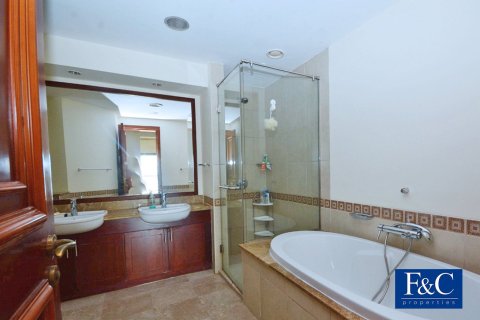 Apartment in The Fairmont Palm Residences, Palm Jumeirah, Dubai 1 bedroom, 144 sq.m. № 103355 - photo 15