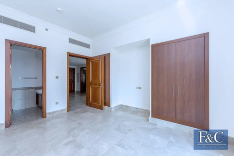 Apartment in The Fairmont Palm Residences, Palm Jumeirah, Dubai 2 bedrooms, 160 sq.m. № 103348 - photo 2