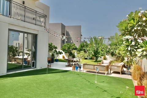Villa en Dubai, 4 dormitorios, 546.9 m², № 58995 - foto 1