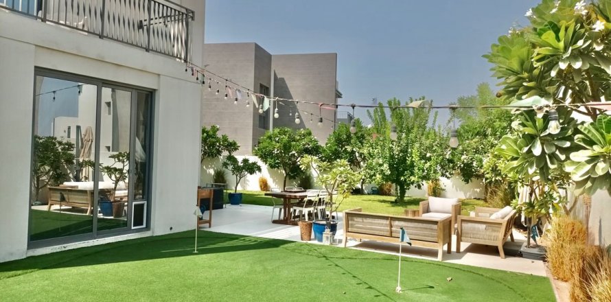Villa en Dubai, 4 dormitorios, 546.9 m², № 58995