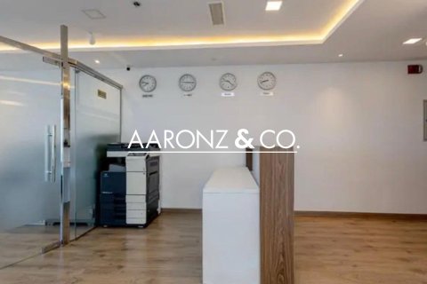 Office in Jumeirah Lake Towers, Dubai 98 sq.m. № 89822 - photo 8