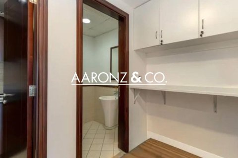 Office in Jumeirah Lake Towers, Dubai 98 sq.m. № 89822 - photo 10