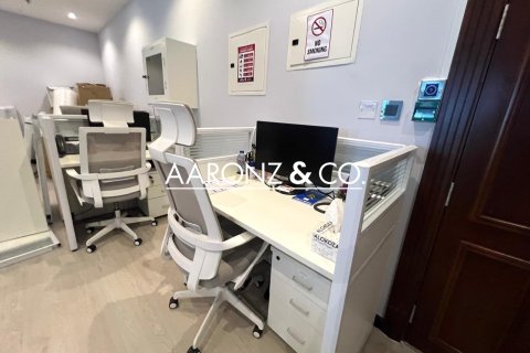 Oficina en Jumeirah Lake Towers, Dubai, 97 m², № 89823 - foto 8