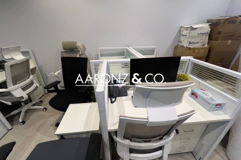 Oficina en Jumeirah Lake Towers, Dubai, 97 m², № 89823 - foto 5
