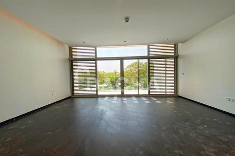 Villa en Dubai, 4 dormitorios, 578.8 m², № 6747 - foto 4
