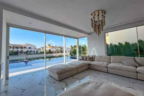 Villa en Palm Jumeirah, Dubai, 5 dormitorios, 621.1 m², № 6753 - foto 4