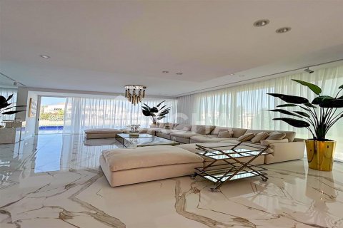 Villa en Palm Jumeirah, Dubai, 5 dormitorios, 621.1 m², № 6753 - foto 6