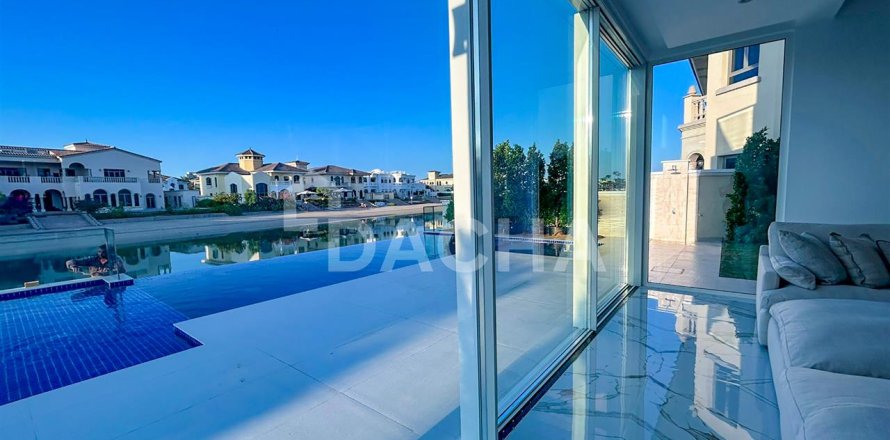 Villa en Palm Jumeirah, Dubai, 5 dormitorios, 621.1 m², № 6753