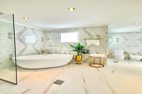 Villa en Palm Jumeirah, Dubai, 5 dormitorios, 621.1 m², № 6753 - foto 9