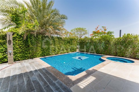 Villa en Dubai, 5 dormitorios, 706.1 m², № 6752 - foto 24