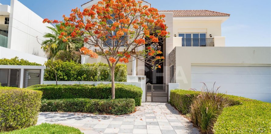 Villa en Dubai, 5 dormitorios, 706.1 m², № 6752