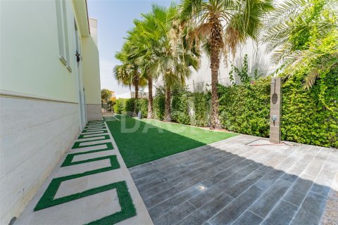 Villa en Dubai, 5 dormitorios, 706.1 m², № 6752 - foto 23