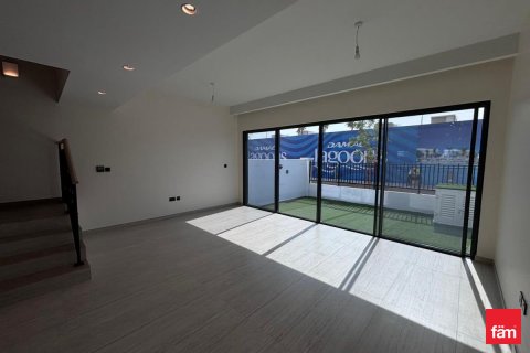 Снять в аренду виллу в Дубае: 4 спальни, 144м², № 90232 - фото 8