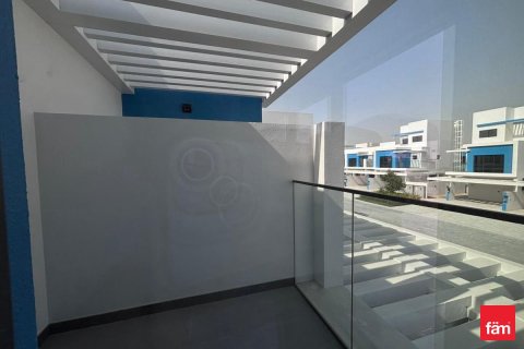 Вилла в Дубае, 4 спальни, 144м², № 90232