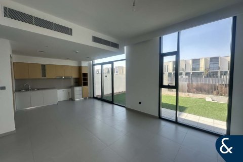 Снять в аренду виллу в Spring, Arabian Ranches 3, Дубай: 4 спальни, 239м², № 79163 - фото 3