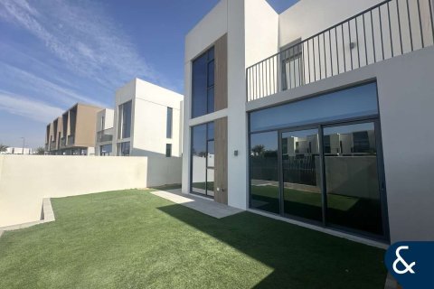 Снять в аренду виллу в Spring, Arabian Ranches 3, Дубай: 4 спальни, 239м², № 79163 - фото 2